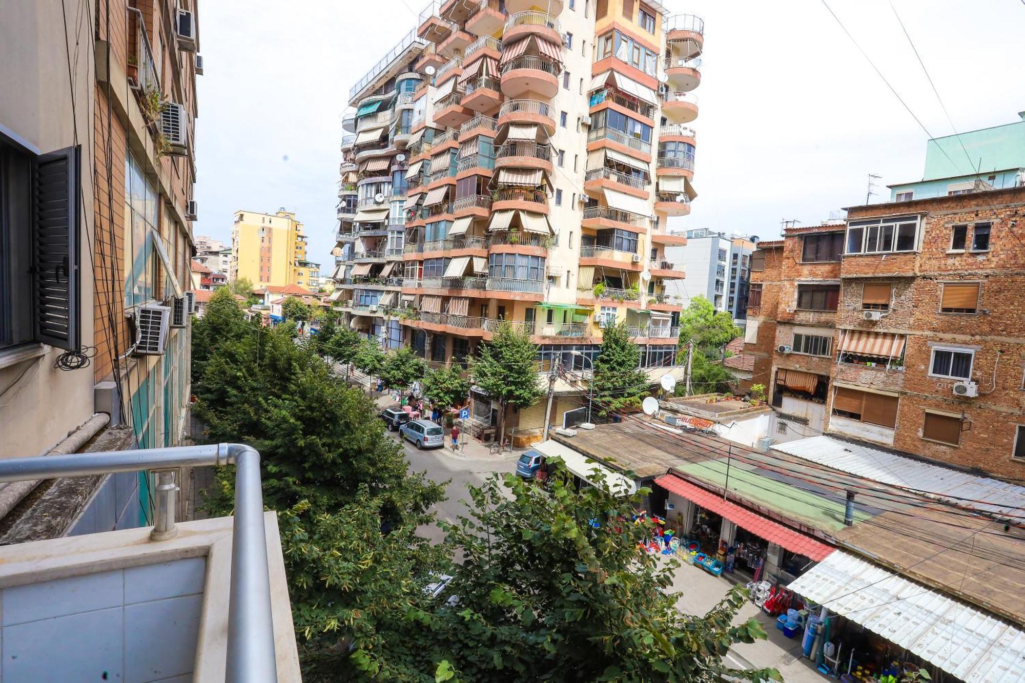 New Bazar Selvia Apartment Tirana Exteriör bild