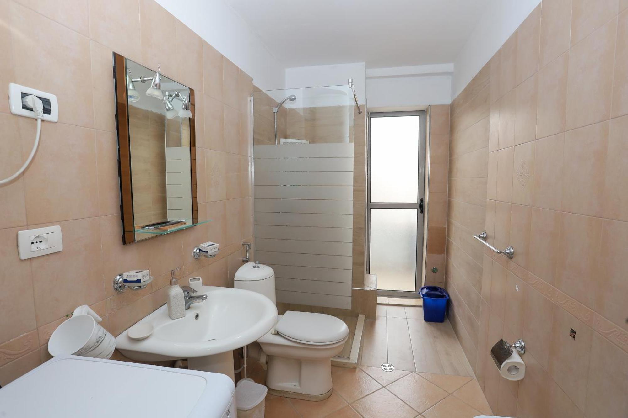 New Bazar Selvia Apartment Tirana Exteriör bild