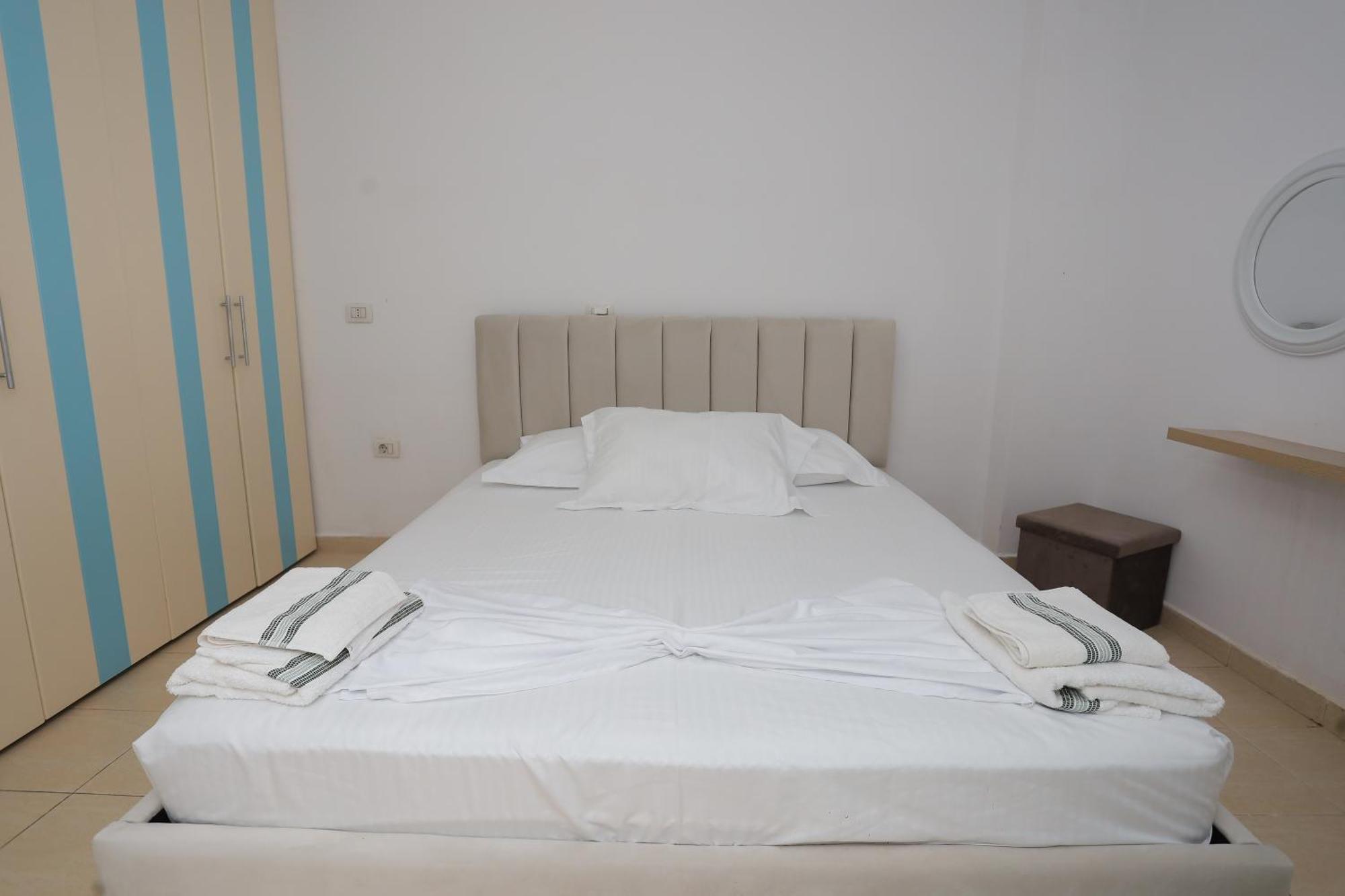 New Bazar Selvia Apartment Tirana Exteriör bild
