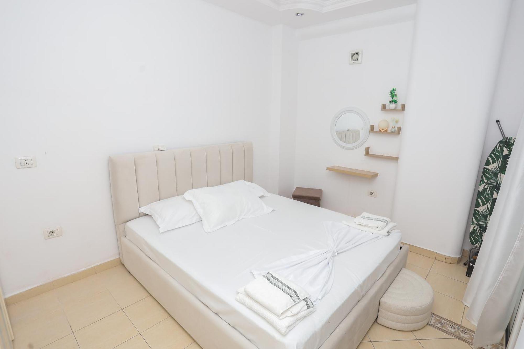 New Bazar Selvia Apartment Tirana Exteriör bild